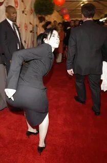 Sarah Silverman has got a thick ass - Photo #16