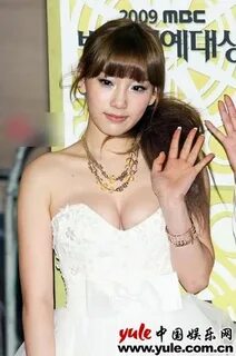 Taeyeon side boob