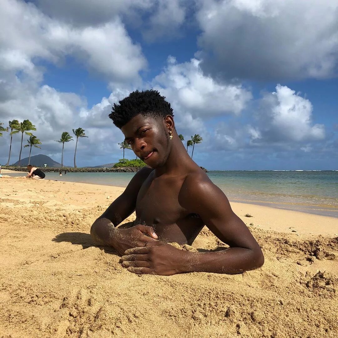 Lil Nas X pe Instagram: "i was doing the panini dance in the second pi...