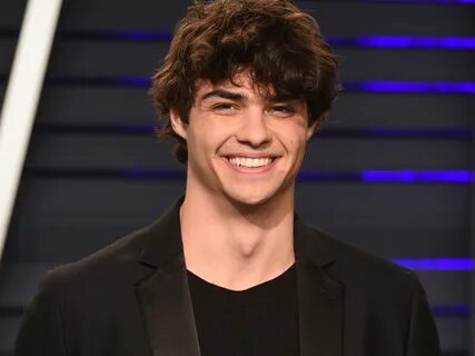 Noah Centineo shaved off his hair, and fans are heartbroken 