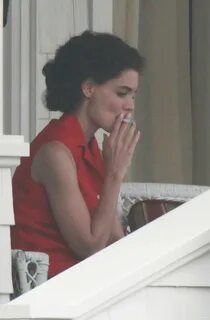 Smoking Celebs.com--Katie Holmes smoking cigarettes