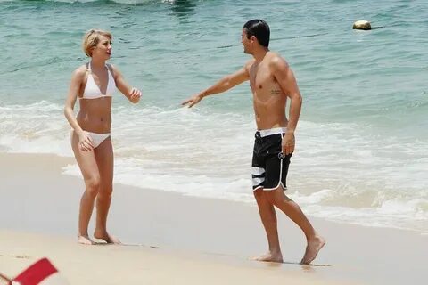 Chelsea Kane & Stephen Colletti Hit The Mexican Beach - Cele