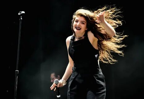 LORDE Performs At Lollapalooza Festival - HawtCelebs