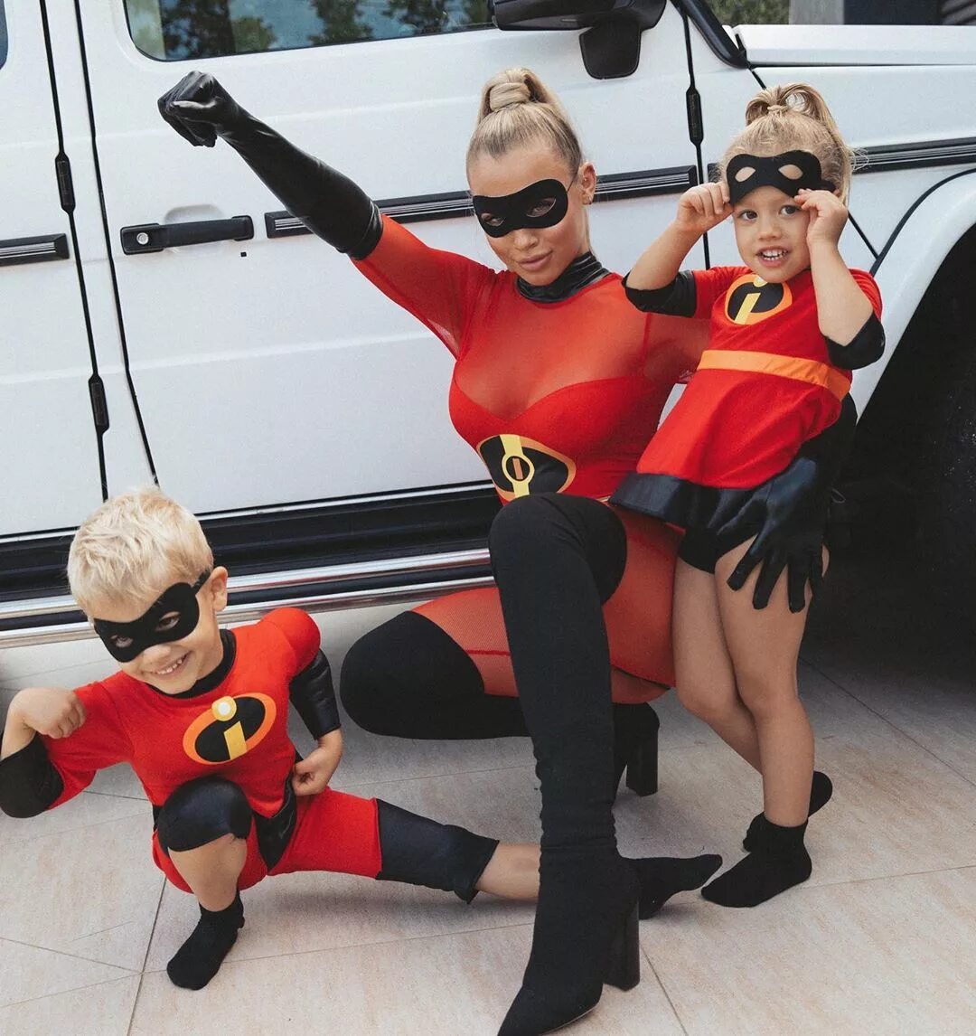 Tammy 🐚 on Instagram: "HAPPY HALLOWEEN 👻 from ms incredible & he...