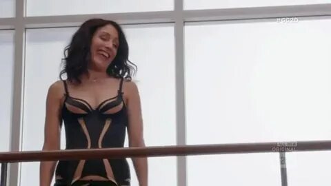 Yarn I know. Girlfriends' Guide to Divorce (2014) - S02E04 D