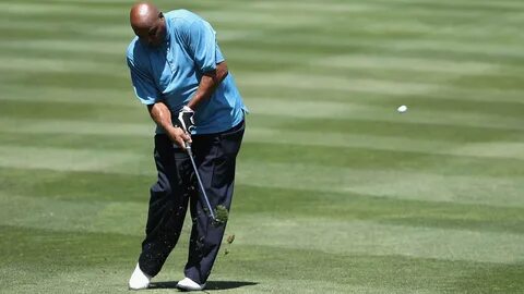 Charles Barkley’s tortured golf swing: Where and why it all 