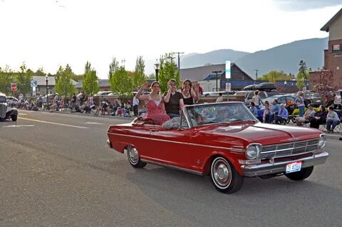 Sandpoint Idaho Lost in the 50s classic car show - Sandpoint