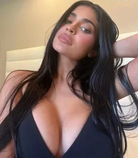 Latest Kylie Jenner Cleavage.