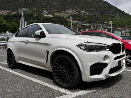 BMW X6 M: white version on black wheels with 567 HP * All PY