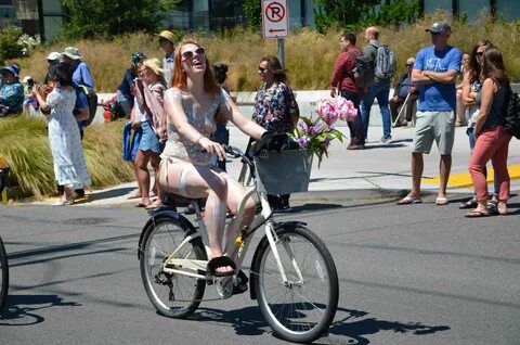 Fremont Solstice Parade: Seattle Summer with a Naked Bike Ri