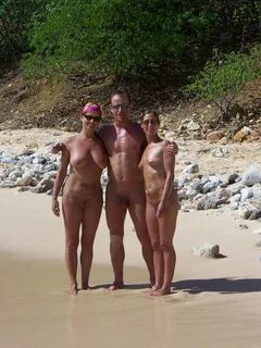С нудистких пляжей мира голых женщин (80 фото) - бесплатные 