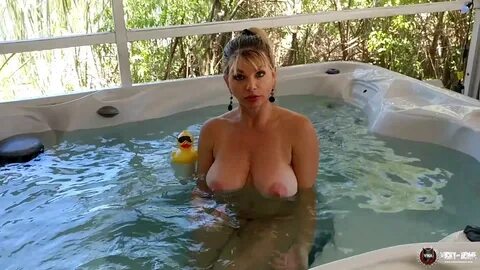 VickyAtHome 20 05 28 Caught In Neighbors Hot Tub XXX 1080p M