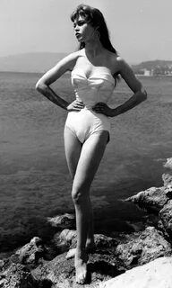Beach Fashion of the 1950s-60s: Swimwear of Famous Beauties 