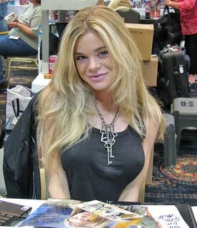 Ellen Muth Without Makeup - No Makeup Pictures - Makeup-Free