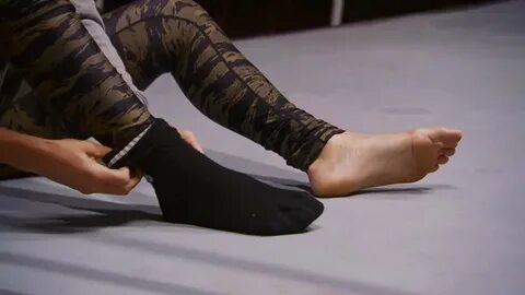 Nikki Bella Feet (5 pictures) - celebrity-feet.com