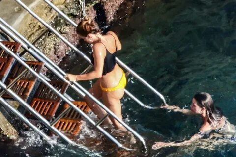 Emma Watson - In bikini on holiday in Positano - Italy-63 Go