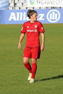 File:Melanie Leupolz DFB-Pokal Muenchen-4.jpg - Wikimedia Co