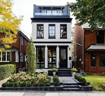 Beautiful property in the heart of Toronto, this uniquely de