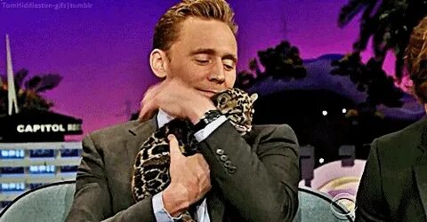 tomhiddleston-gifs Tom hiddleston, Loki, Toms