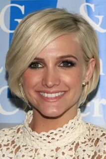 Ashlee Simpson's Hairstyles & Hair Colors Steal Her Style