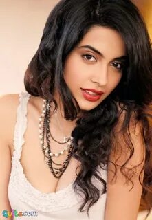 Sarah-Jane Dias picture