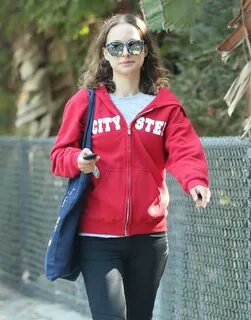 Natalie Portman Walking at a park in Los Feliz - Celebzz - C