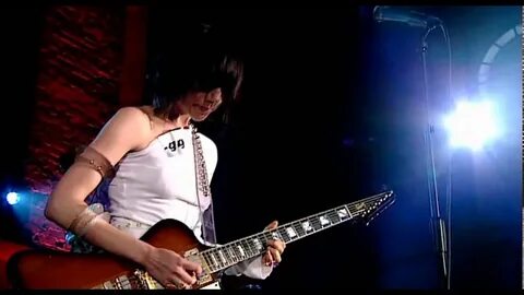 PJ Harvey : "Dress" HD (2004) - YouTube