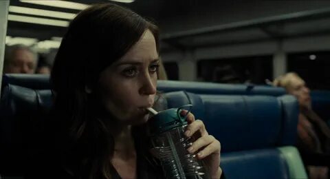 Movie Screencaptures - The-Girl-On-The-Train-0112 - Emily Bl