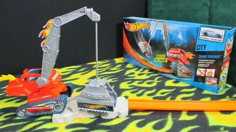 Crane Crasher Hot Wheels Track Set Defeat The Crane - YouTub