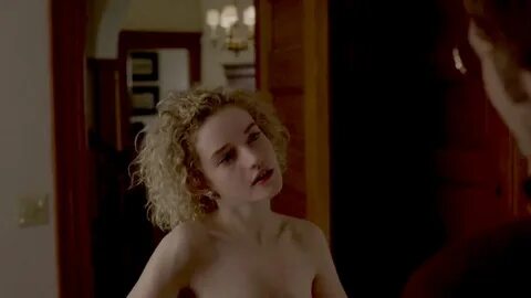 Sexy Julia Garner Tits and Ass Photos Leaked.