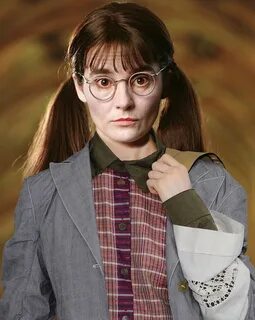 Moaning Myrtle In "Ravencloewe" Spring/Summer 2018 - This In