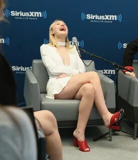 Dakota Fanning's Feet wikiFeet Dakota fanning, Dakota, elle 