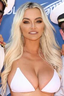 LINDSEY PELAS Hosts Bash at Sapphire Pool and Dayclub in Las