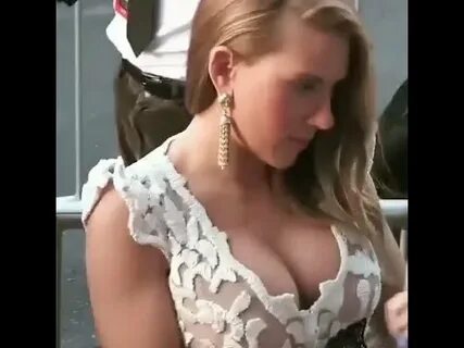 Scarlett Johansson Breast Reduction Before & After - YouTube