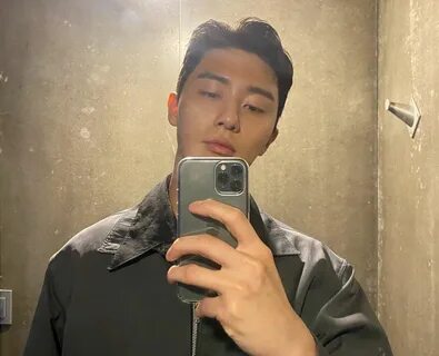 Park Seo-Joon 2021 : Park Seo Joon shares a 'bulking up' gym