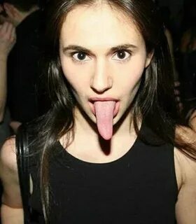 17 People With Very Long Tongues - Barnorama