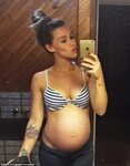 Kelly Cartwright displays her baby bump in revealing bathroo