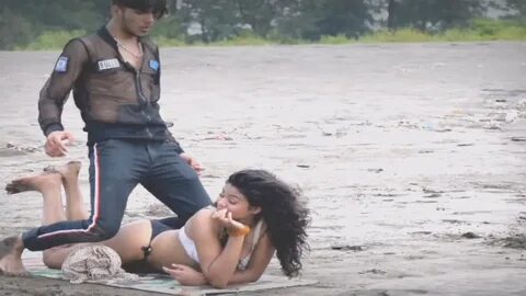 beach pe larki ke saath romance/prank on cute girl - YouTube
