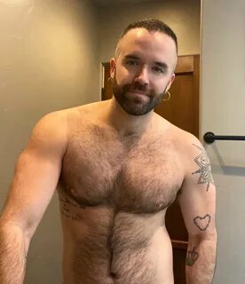 Brian justin crum twitter 🔥 This Gay Man Just Gave The Perfo