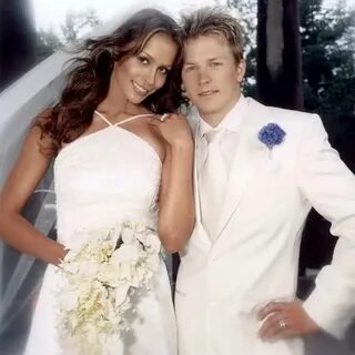 Kimi Räikkönen, famoso piloto de Fórmula 1, casou