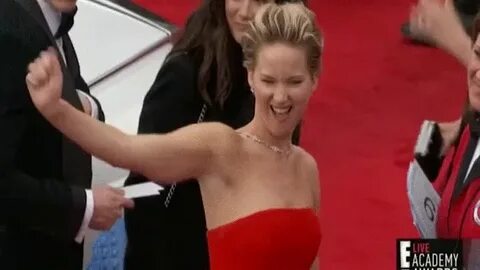 Will we see Jennifer Lawrence fall tonight, again? - GIF on 