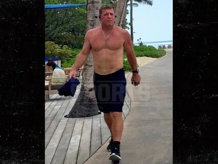 Troy Aikman -- INSANE PHYSIQUE ... Check Out My 8-Pack!!! (P