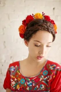 24 Mexican Women's Hairstyles - Vintagetopia Mexican hairsty