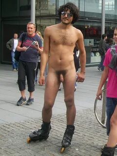 File:2010 WNBR London nude man at Tower of London.jpg - Wiki
