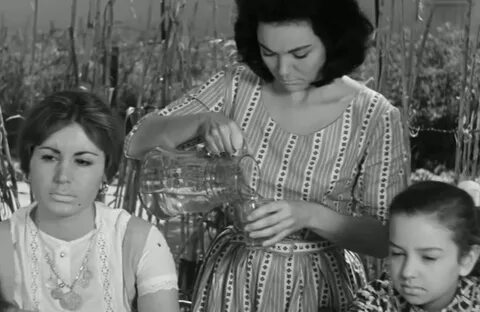 I ekdikisis tou kavallari (1962) - Vicky Papadopoulou as Vag
