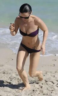 Christina Ricci в бикини (5 фото) .