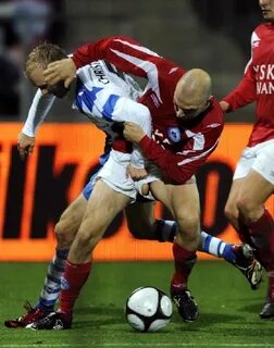 ★ Bulge and Naked Sports man : Real Soccer Player Cock out i