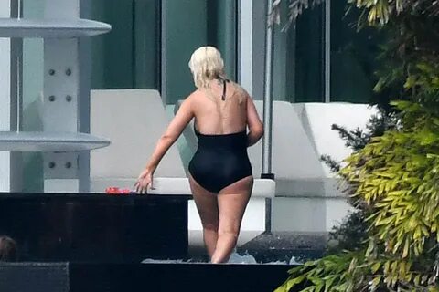 Christina Aguilera - Wears a black swimsuit in Miami GotCele