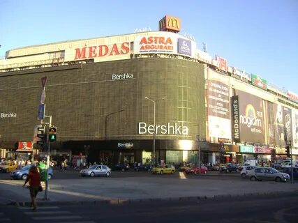 File:Bershka on Unirea Shopping Center Bucharest 2010.JPG - 