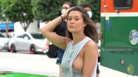 Public sideboob